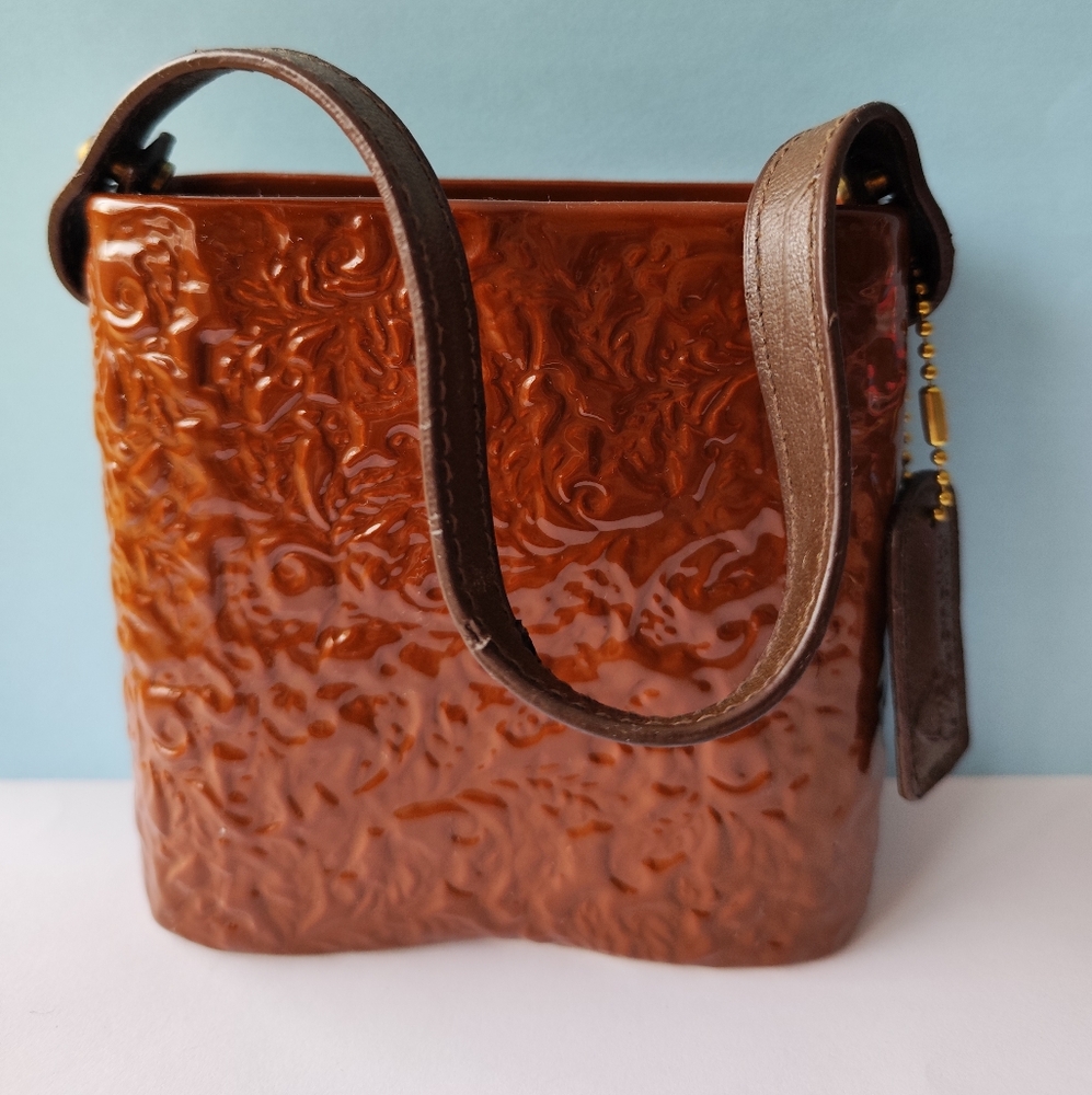 Personality Brown Vase, Textured With Leatherette Handle and Label EUC